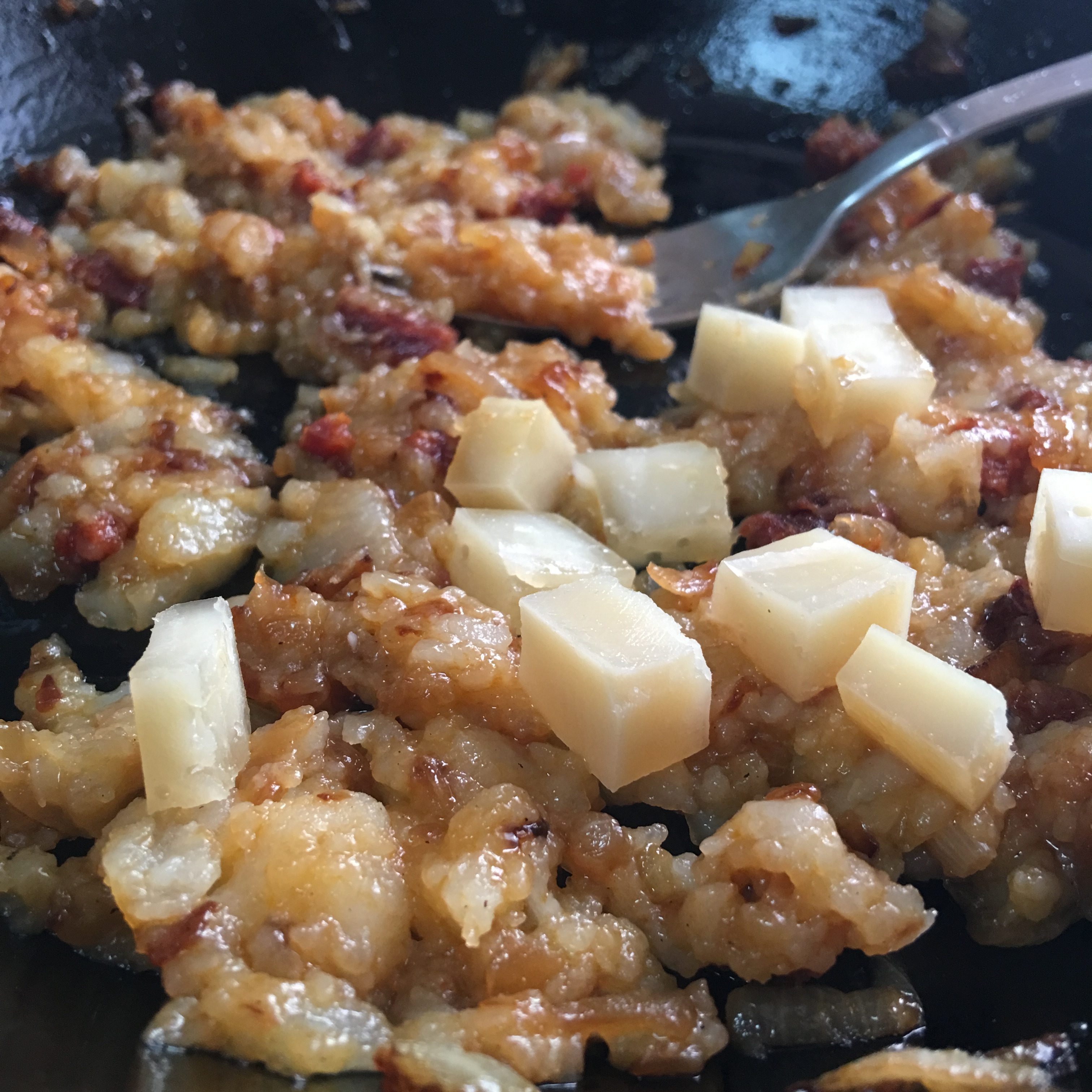 Receta de patatas rellenas de chorizo y queso